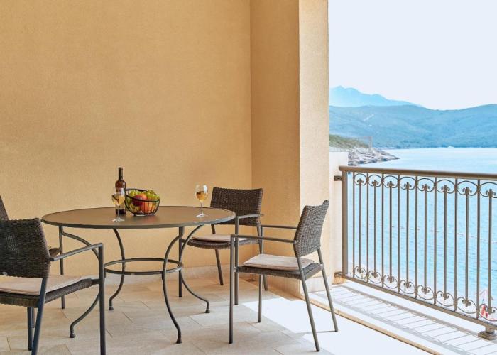 Lustica Bay