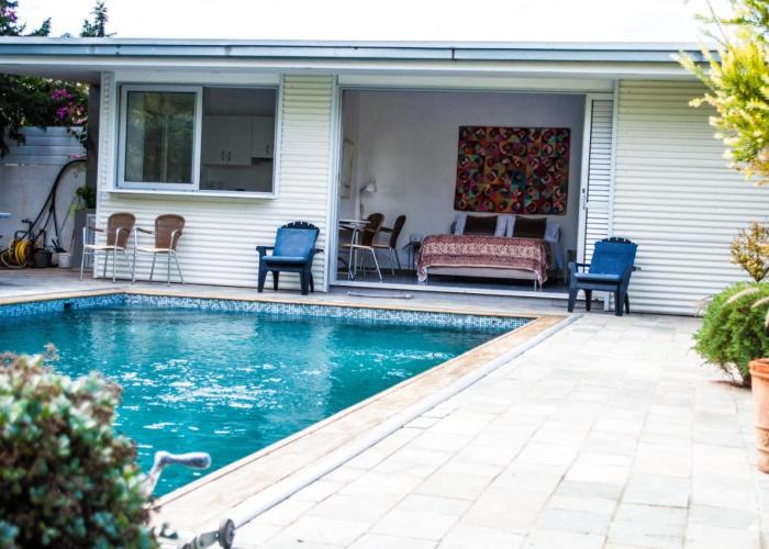 Idyllic studio with private pool