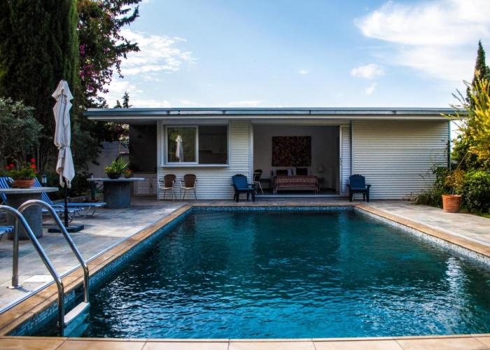 Idyllic studio with private pool