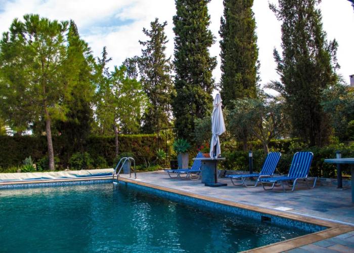 Idyllic studio with private pool