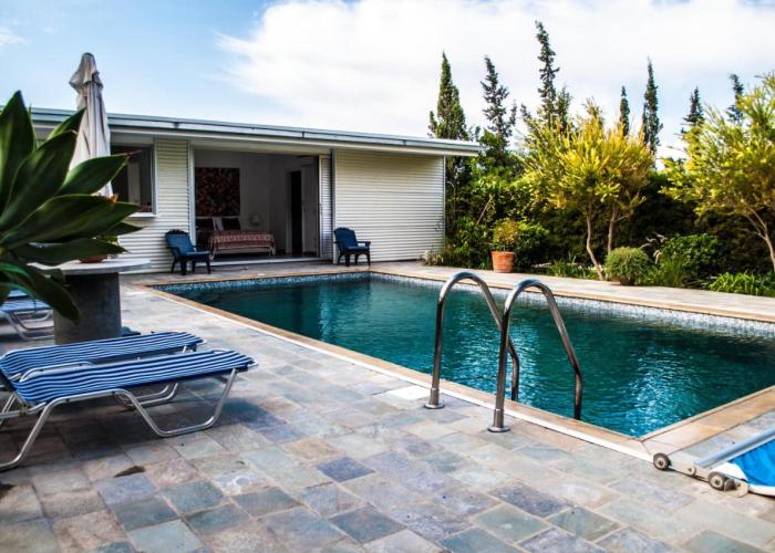 Idyllic studio with private pool
