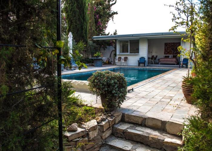 Idyllic studio with private pool