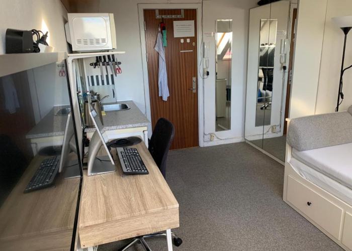 Central & Cosy Studio + Free Bikes & Netflix