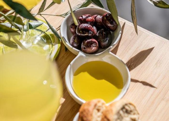 Olive Lemon Biophilic House & Lush Forest Garden