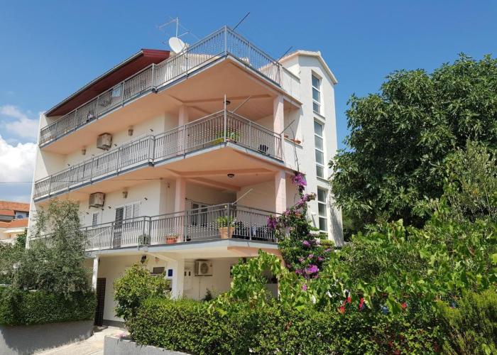 Apartments Krizanac