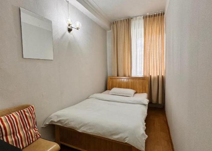 Khongor Guest house & Tours