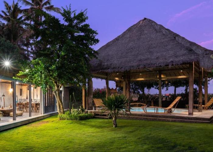 Beach walk villa Pryaniki