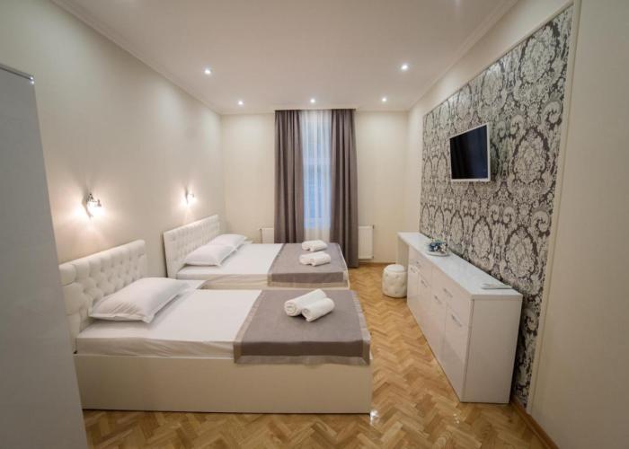 Center Deluxe Garni Hotel