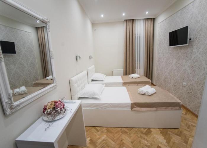 Center Deluxe Garni Hotel