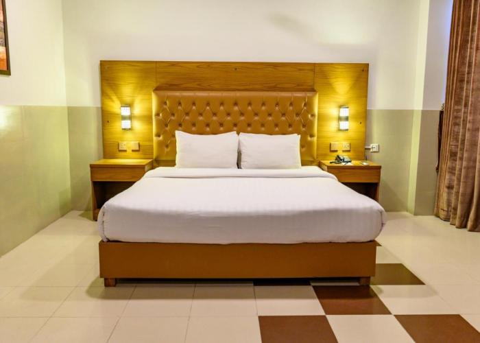 Hotel One Mall Road Murree