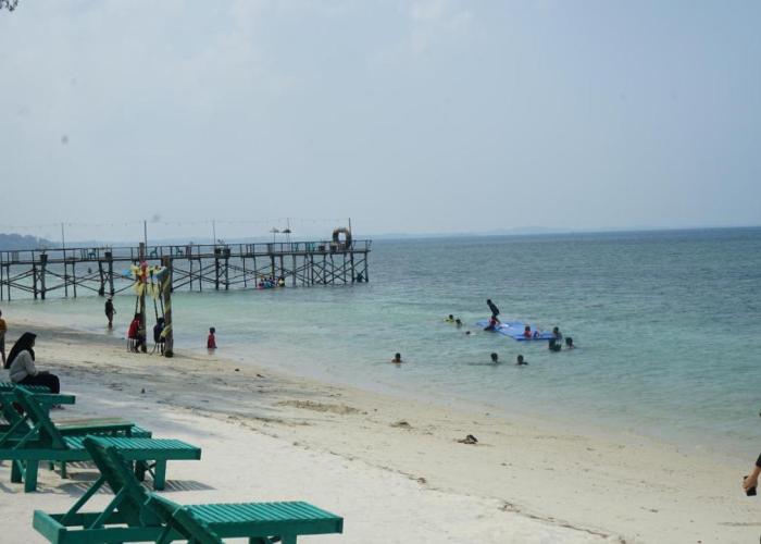 Madu Tiga Beach and Resort