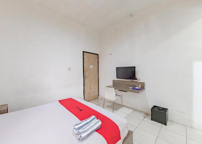 RedDoorz near Alun Alun Kota Sukabumi