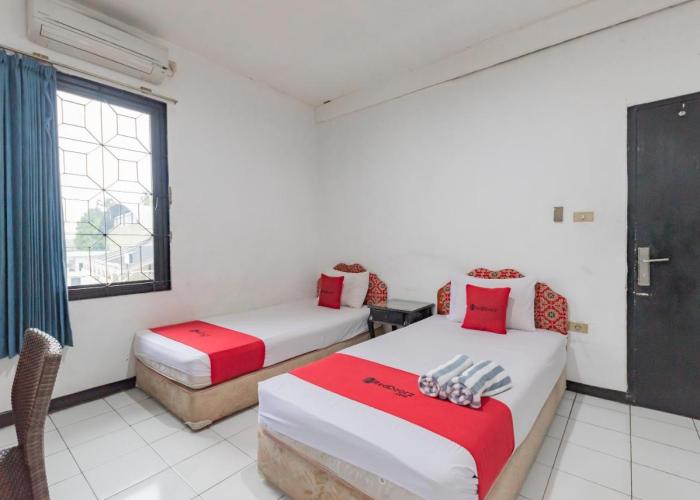 RedDoorz near Alun Alun Kota Sukabumi