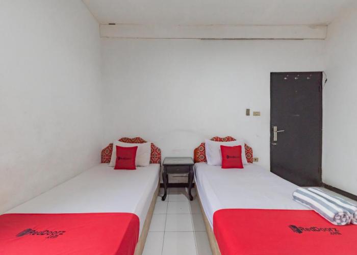 RedDoorz near Alun Alun Kota Sukabumi