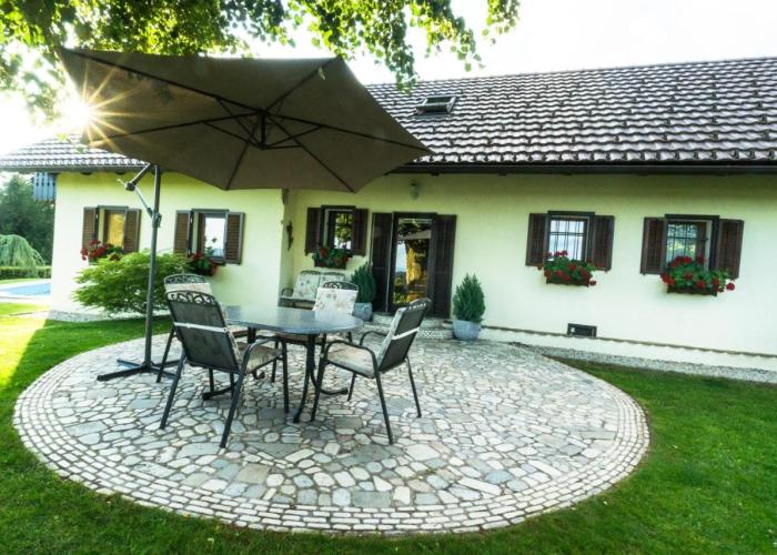 Holiday House in Nature with Pool, Pr Matažič