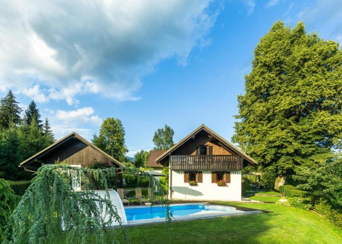 Holiday House in Nature with Pool, Pr Matažič