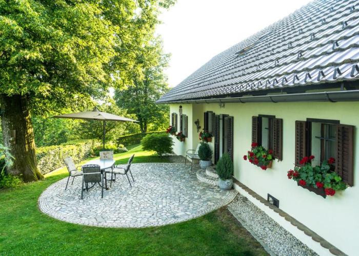 Holiday House in Nature with Pool, Pr Matažič