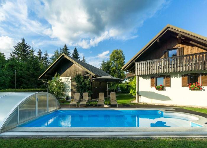 Holiday House in Nature with Pool, Pr Matažič