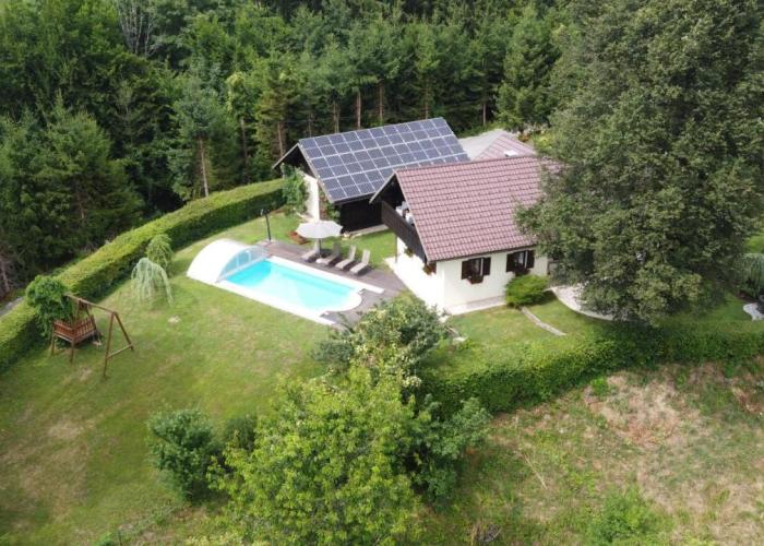 Holiday House in Nature with Pool, Pr Matažič