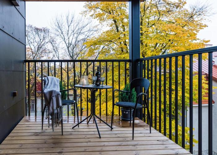 Thomas' Home - Trendy, Central & Balcony