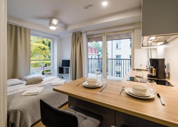 Thomas' Home - Trendy, Central & Balcony