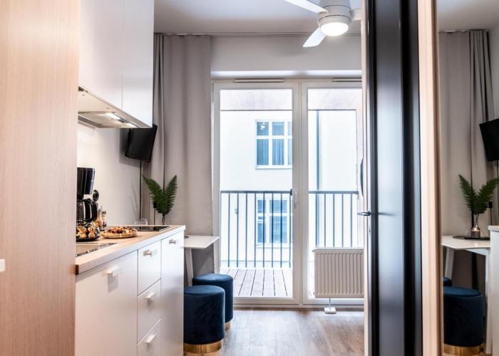 Thomas' Home - Trendy, Central & Balcony
