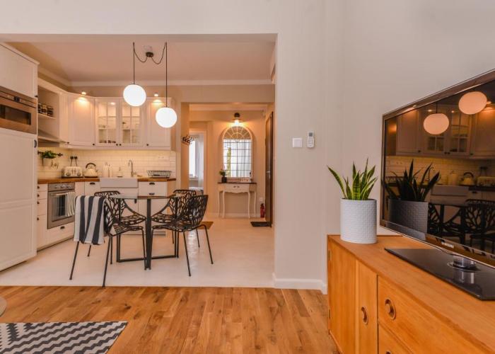 cО́coEllie - Aesthetic 2BD Apt Near National Palace by Flat Mаnager