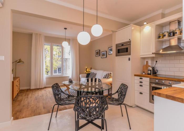 cО́coEllie - Aesthetic 2BD Apt Near National Palace by Flat Mаnager