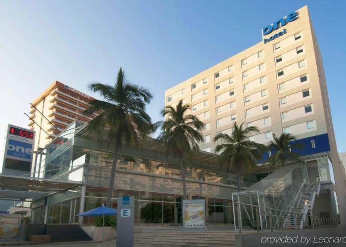 One Acapulco Costera