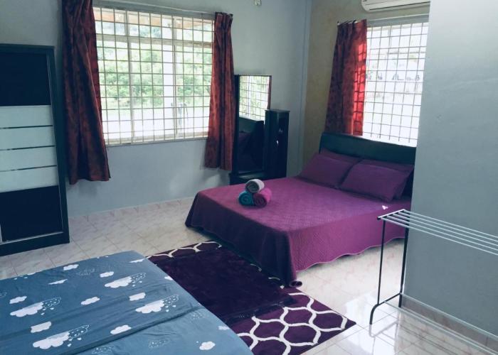 Deena Homestay (Utan Aji)