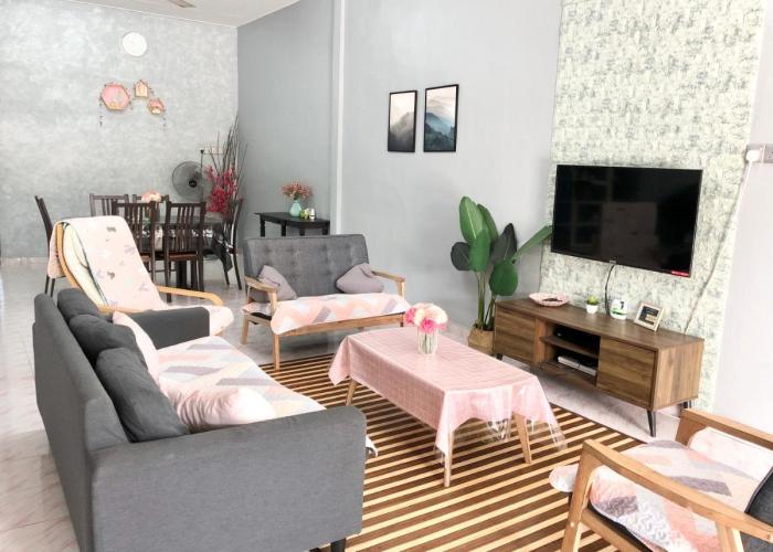 Deena Homestay (Utan Aji)