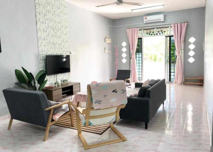 Deena Homestay (Utan Aji)