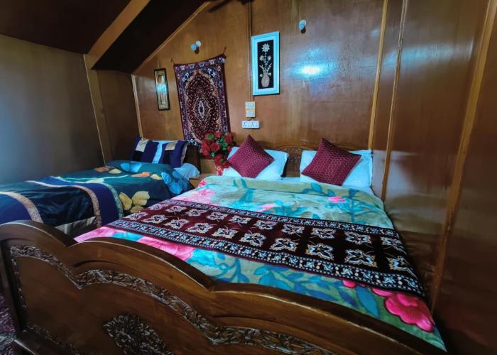 Houseboat New Suzan
