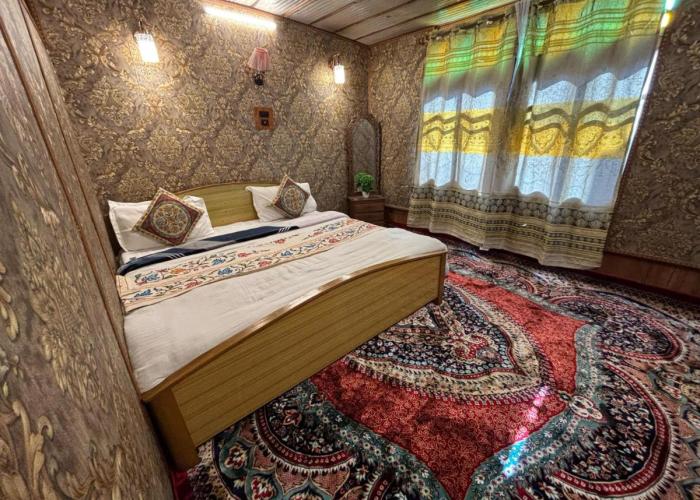Houseboat New Suzan