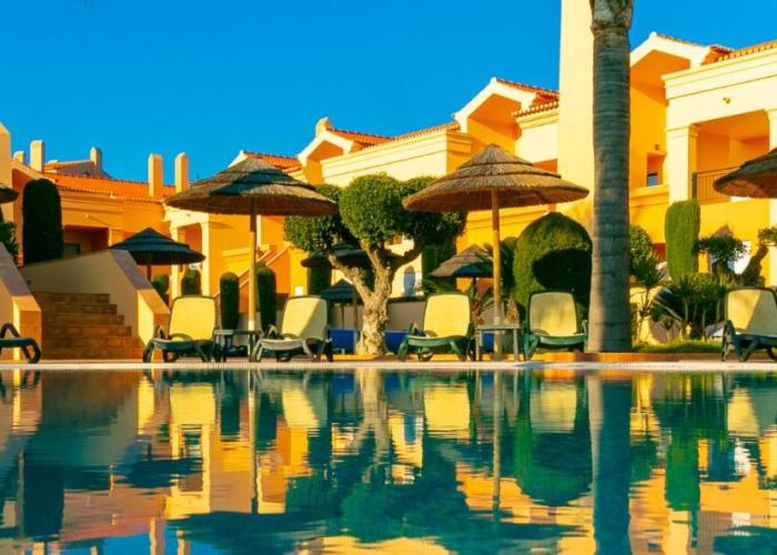 LuzBay Pool Apartments