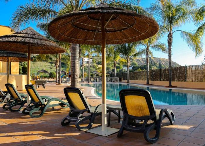 LuzBay Pool Apartments
