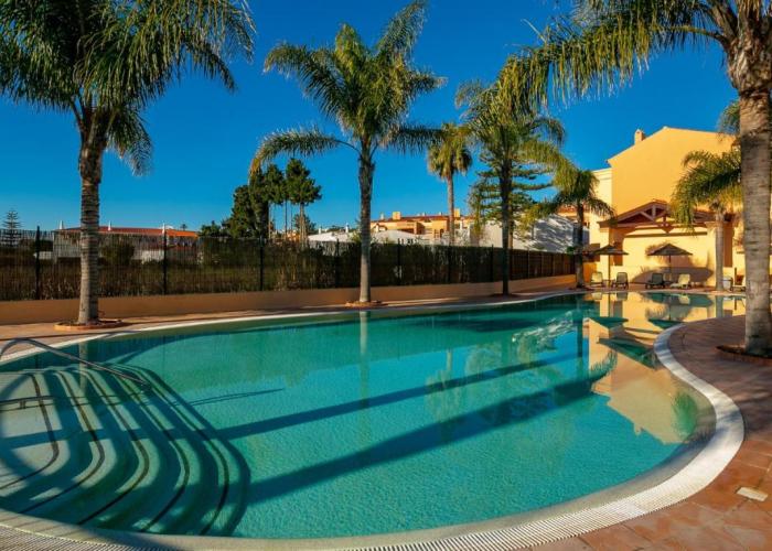 LuzBay Pool Apartments