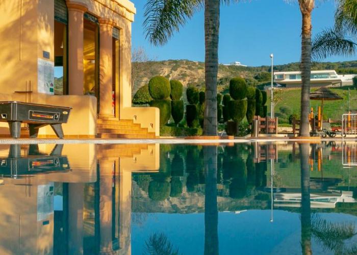 LuzBay Pool Apartments