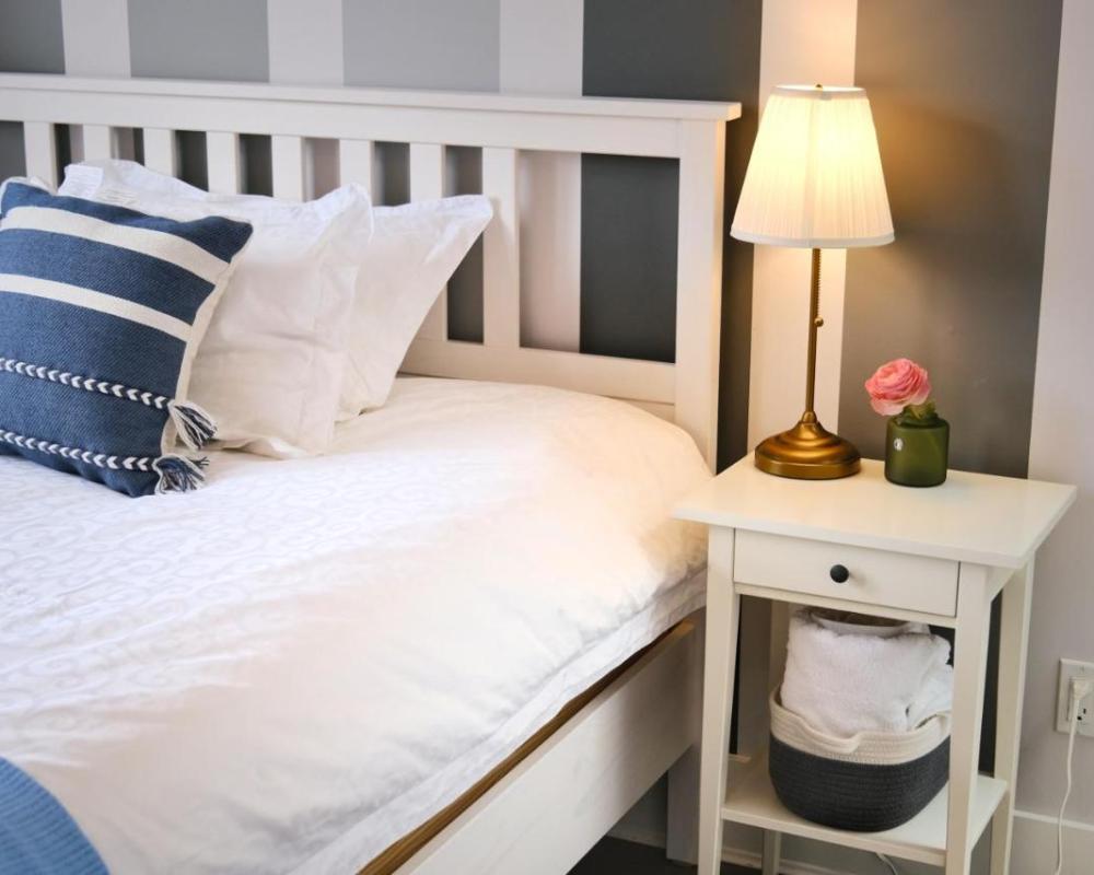 фото Vancouver West Cozy Retreat by Host Launch