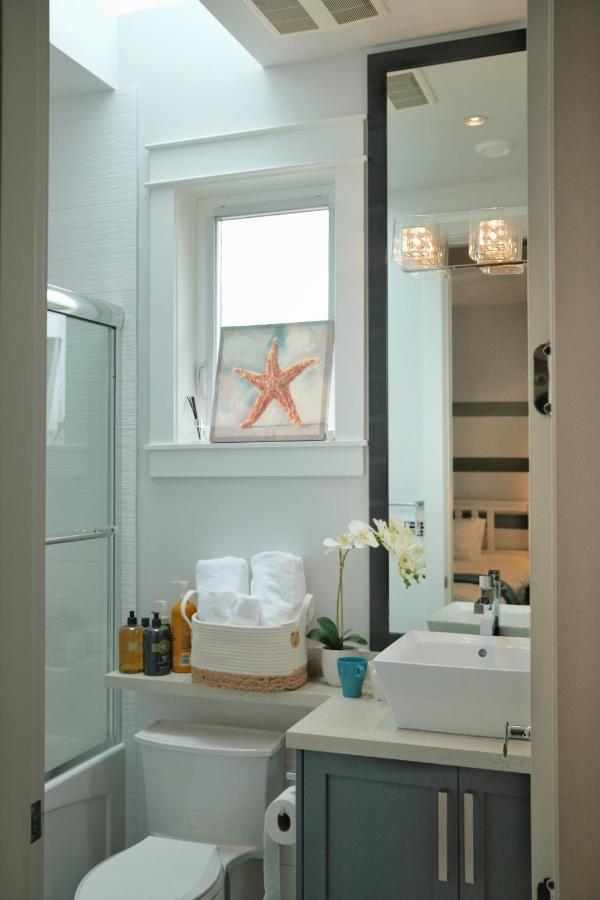 фото Vancouver West Cozy Retreat by Host Launch