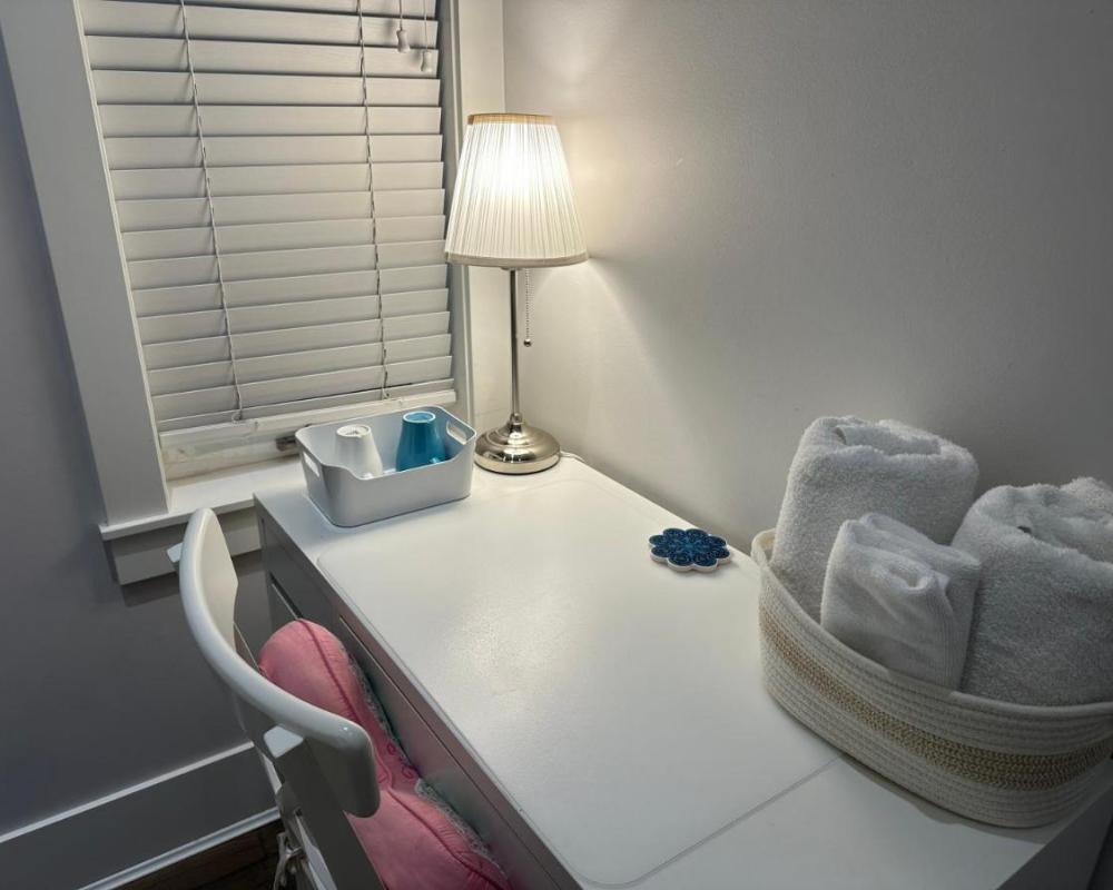 фото Vancouver West Cozy Retreat by Host Launch