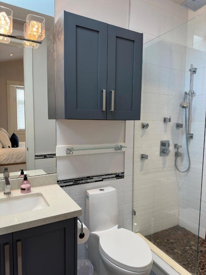 фото Vancouver West Cozy Retreat by Host Launch