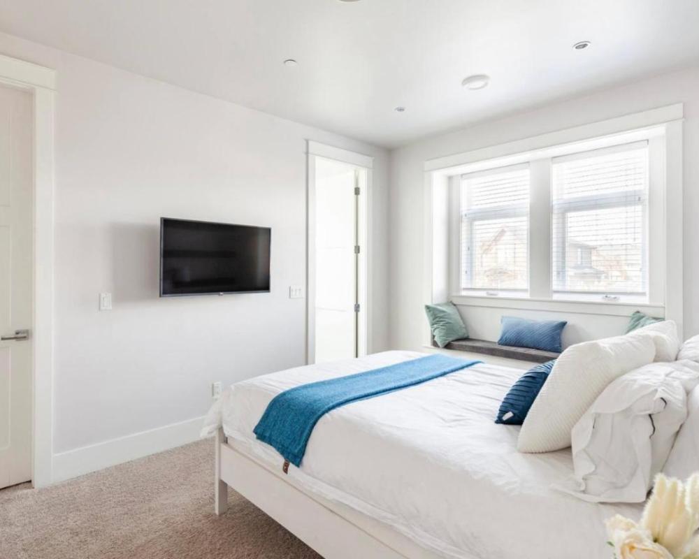 фото Vancouver West Cozy Retreat by Host Launch