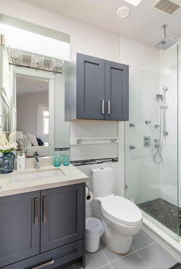 фото Vancouver West Cozy Retreat by Host Launch