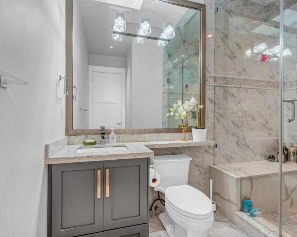 фото Vancouver West Cozy Retreat by Host Launch