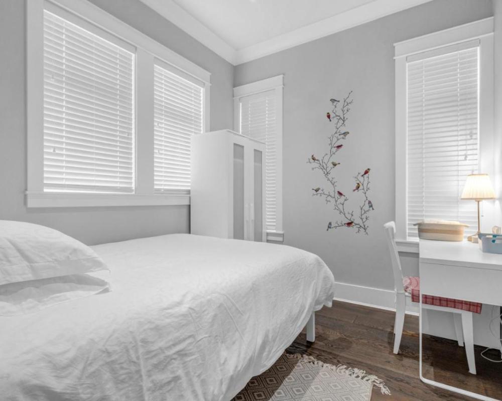 фото Vancouver West Cozy Retreat by Host Launch