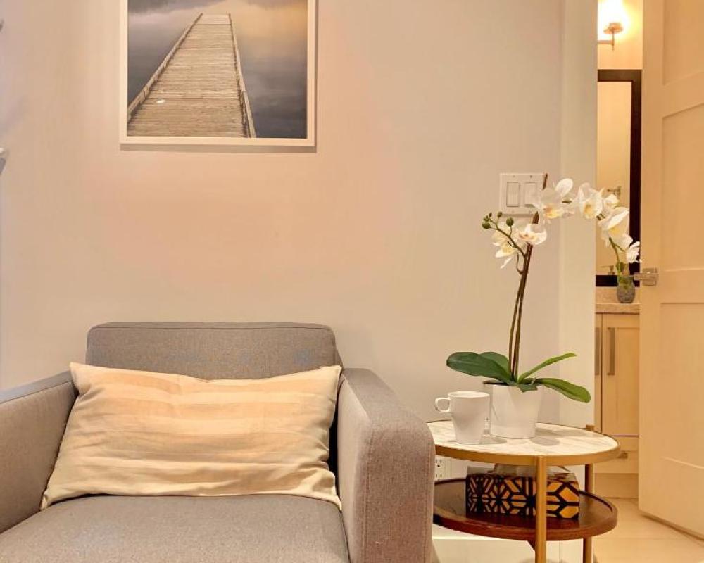 фото Vancouver West Cozy Retreat by Host Launch