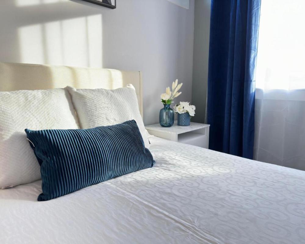 фото Vancouver West Cozy Retreat by Host Launch