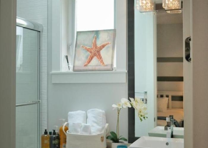 Vancouver West Cozy Retreat by Host Launch