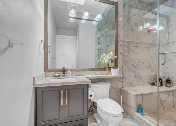 Vancouver West Cozy Retreat by Host Launch